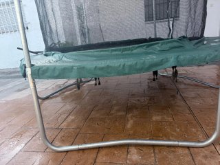 Cama elástica con red de seguridad