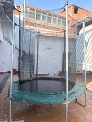 Cama elástica con red de seguridad