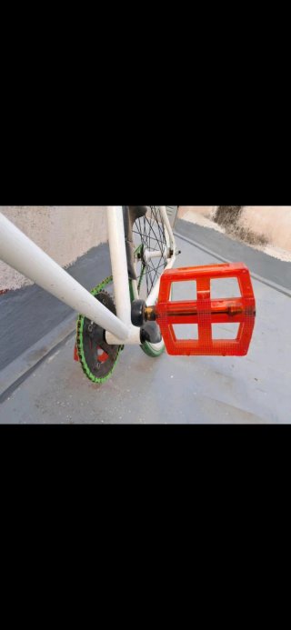 Bicicleta Fixie Blanca con Ruedas Verdes