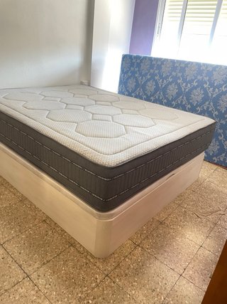 CANAPÉ Y COLCHÓNES
