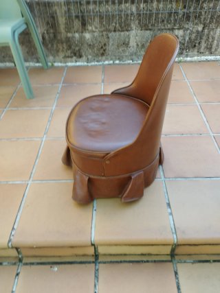 Butaca descalzadora vintage marrón