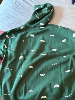 Sudadera Nike Verde con Logo Repetido