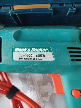 Taladro percutor Black & Decker + maletín
