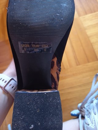 Botines negros con estampado de leopardo