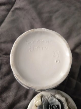 Joyero de porcelana con flores