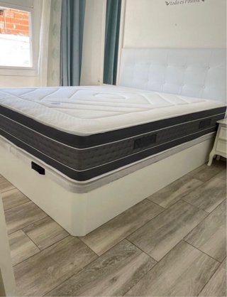Base Cama Tapizada Gris y Blanca