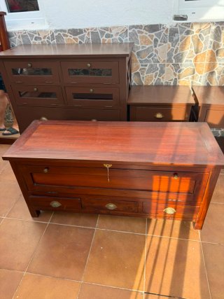 Conjunto Cómoda y Mesitas de Noche Marrones