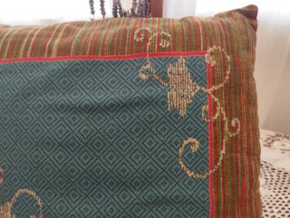 Cuscino etnico vintage verde e rosso