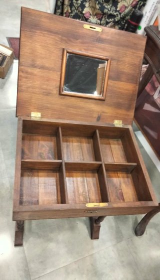 Mesa costurero de madera