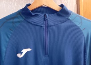Sudadera Joma azul fina.