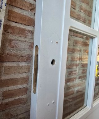 Puerta blanca madera con cristal
