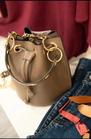 Bolso bombonera beige y gris