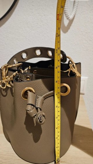 Bolso bombonera beige y gris