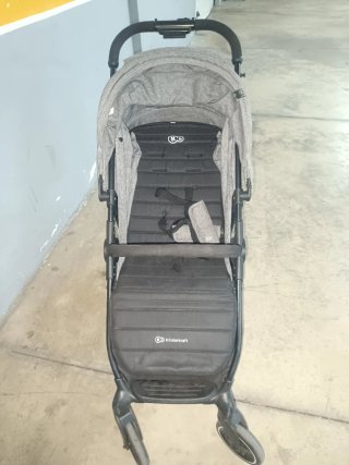 Carrito de bebé gris