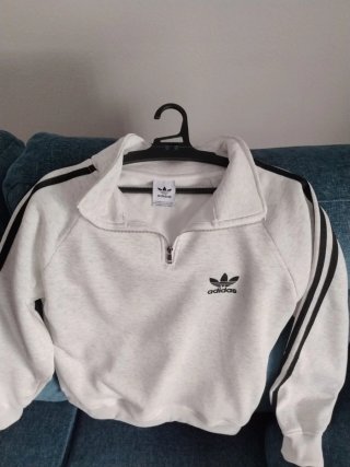 Sudadera Adidas cremallera blanca.Sin capucha
