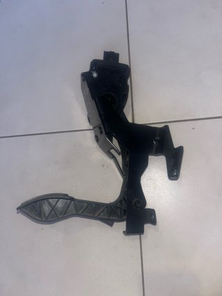 Pedal Acelerador Electrónico para C8/807