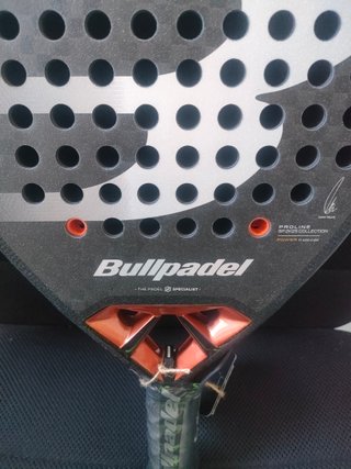 Pala Bullpadel Vertex 04 Juan Tello 2025