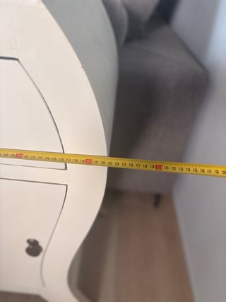 Cómoda blanca de madera