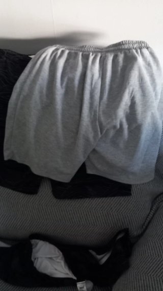 Bermudas hombres gris