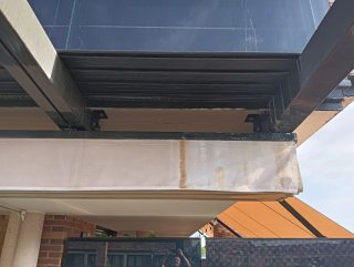 Pérgola aluminio y loneta color nuez
