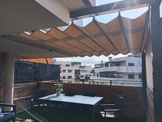 Pérgola aluminio y loneta color nuez