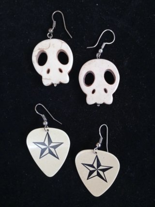 Pendientes calavera y púa estrella