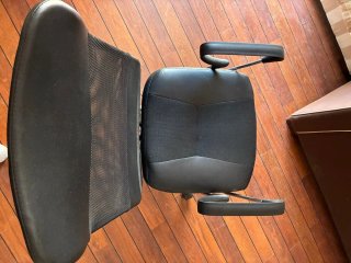 Silla de oficina ergonómica negra