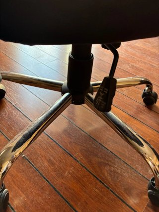 Silla de oficina ergonómica negra