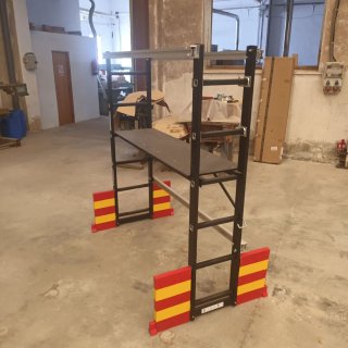 Andamio de aluminio y se convierte en escalera