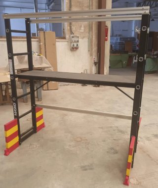 Andamio de aluminio y se convierte en escalera