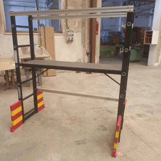 Andamio de aluminio y se convierte en escalera