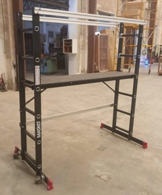 Andamio de aluminio y se convierte en escalera