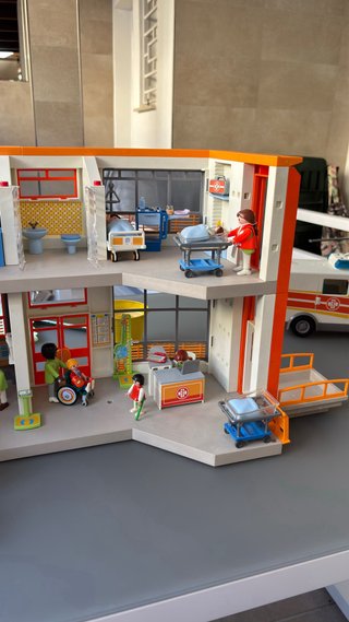 Hospital Playmobil con Ambulancia y Helicóptero