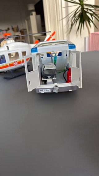 Hospital Playmobil con Ambulancia y Helicóptero