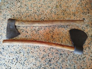 2 Hachas de Hierro Antiguas