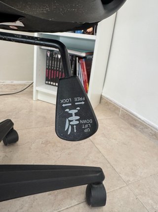 Silla de oficina ergonómica negra