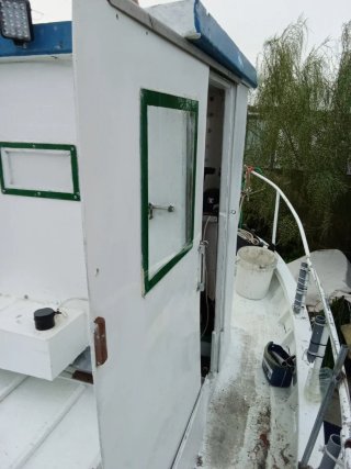 Barco de pesca blanco y verde lisa 7a