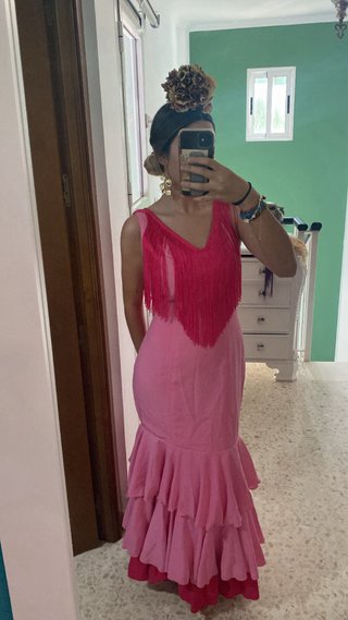 Traje de flamenca rosa con volantes