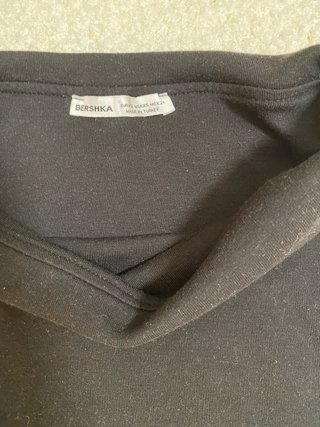 Vestido tubo negro escotado