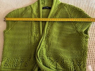 Chaqueta Pedro del Hierro verde y falda blanca