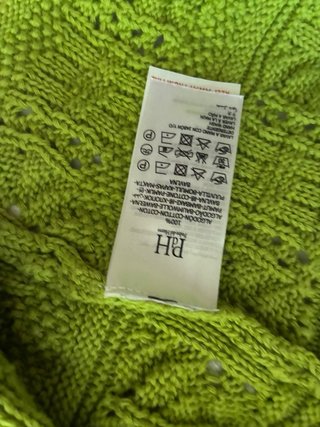 Chaqueta Pedro del Hierro verde y falda blanca
