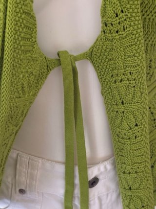 Chaqueta Pedro del Hierro verde y falda blanca