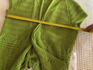 Chaqueta Pedro del Hierro verde y falda blanca