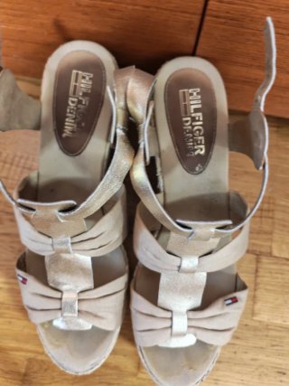 Sandalias Tommy Hilfiger Beige y Dorado