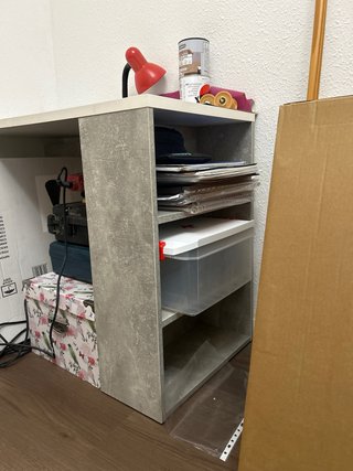 Escritorio blanco y gris
