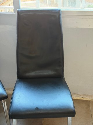 Juego de 4 sillas comedor negras. 10€ cada unidad.