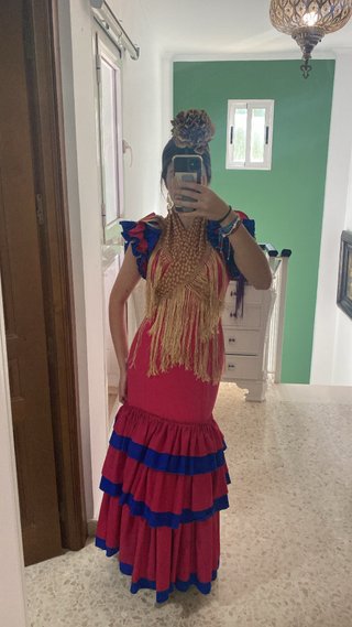 Traje de flamenca rojo y azul