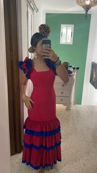 Traje de flamenca rojo y azul