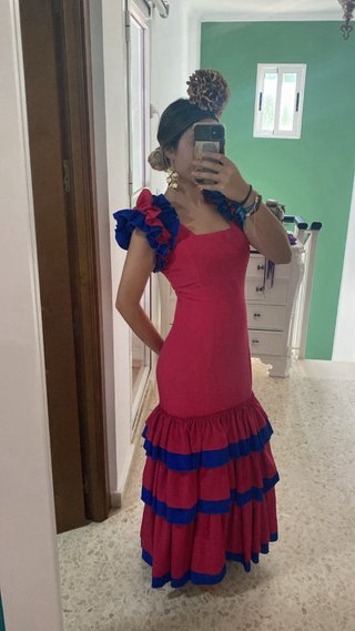 Traje de flamenca rojo y azul