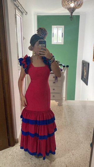 Traje de flamenca rojo y azul